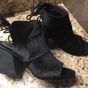 Kenneth Cole Black Velvet Shoes